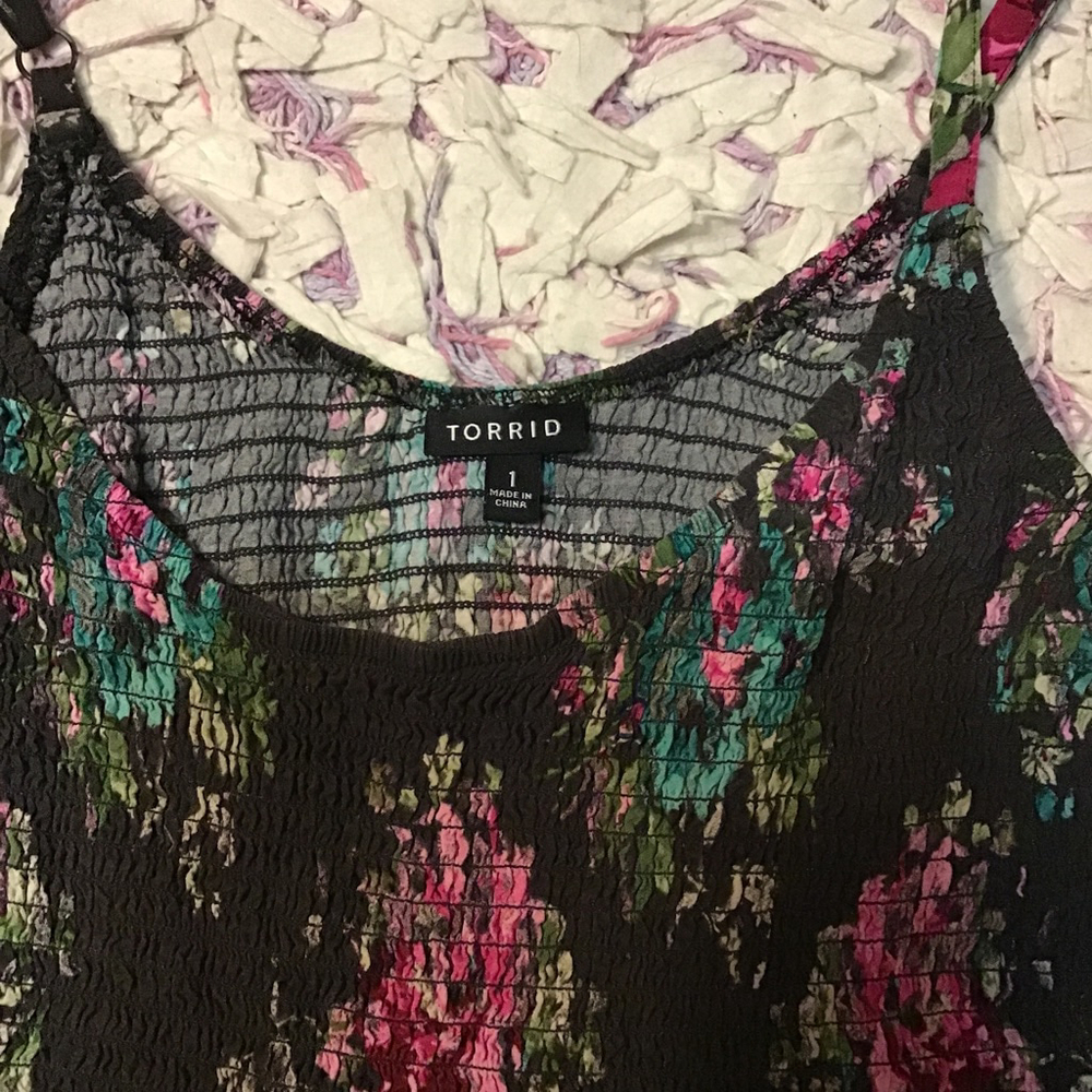Women's Torrid Black Pink Floral Smocked Camisole Tank Top Plus Size 1X - Picture 3 of 9